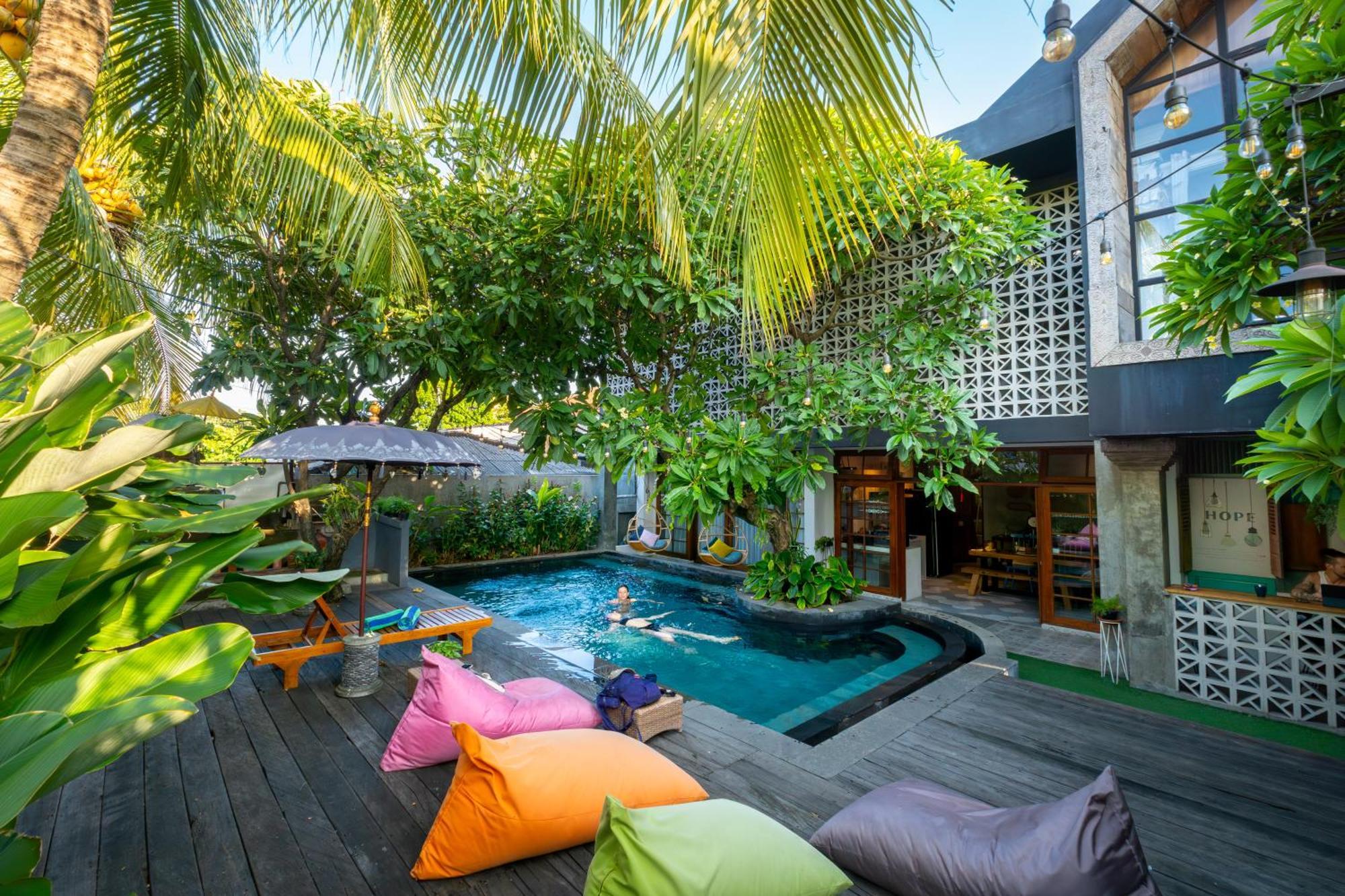 Interconnection Hostel Kuta Lombok Εξωτερικό φωτογραφία